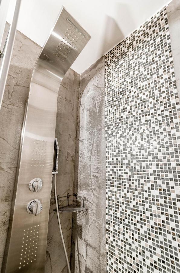 Lux Studio 11 With Yard In The Heart Of Athens Apartment Ngoại thất bức ảnh